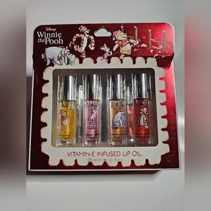 Disney Winnie the Pooh Vitamin-E Infused Lip Oil set